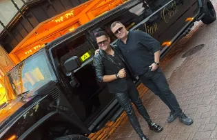 Kordian wydał ponad 1000 zł na paliwo do limuzyny Hummer! Gwiazda disco polo zajechała na stację 11-metrowym autem