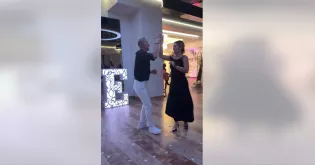 Kuba z Playboys porwał swoją piękną żonę na parkiet! Co za taniec!
