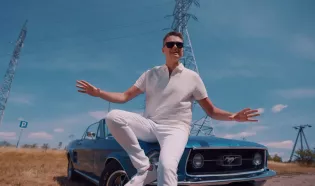 Latynoskie rytmy w disco polo. Maciek Kasprzyk z nowością „Ona skradła moje serce"