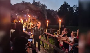 Legenda disco polo w Radawie. Milano z Mirosławem Trzcińskim porwało amfiteatr nad zalewem