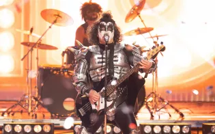 Lider Boys zamienił się w rockowego potwora. Marcin Miller jako Gene Simmons zaskoczył jury