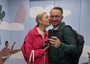 Magda Narożna w objęciach narzeczonego. Takiego nagrania dawno nie było