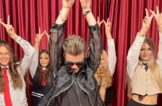 Mamy polskiego króla K-popu! WonerS zmienia image i pokazuje przedpremierę „Raz Dwa Trzy”