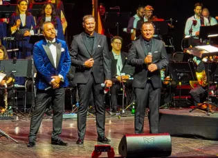 Marcin Miller i Classic pierwszy raz na żywo z pieśnią dla papieża! Mamy nagranie