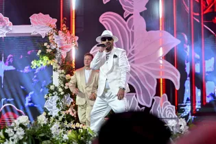 Marcin Miller odpalił „Wolność" i zrobiło się jak na weselu. Boys rozbujali jubileusz w Mrągowie