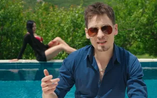 MATEO wraca z latino singlem „Mała Ale Buja". W teledysku gwiazda Prime MMA Karolina Porzucek