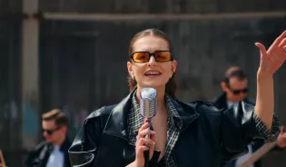 Mega hicior disco polo! Altess i „Daj mi Blika (Jestem fajna)" zalewa sieć pozytywnymi komentarzami