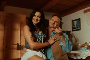 Mega nowość disco polo Maczo i Iness z teledyskiem „Fura bez dachu”