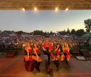 Morze ludzi przed sceną Czadomana w Piszu! Paweł Dudek to pierwsza liga disco polo!