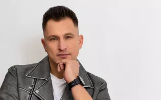 Nowa odsłona „Goodbye" od Eratoxu. Przepiękna balladowa wersja. Opadną Wam szczęki!