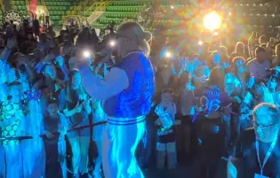 Odwołali mu koncert dla dzieci i zrobili skandal. Skolim i tak zagrał - zobacz nagranie!