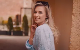Paulina Palenka skradła teledysk Magnum. „Zakochani" zalewają weselne playlisty