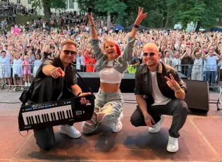 Piękni i Młodzi po szalonym weekendzie w trasie. Pięć koncertów i 2 tysiące kilometrów