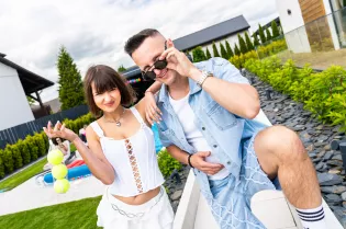 Playboys i Wiktoria Niekało z MEGA premierą „Ta Jedyna"! Zobacz nowość