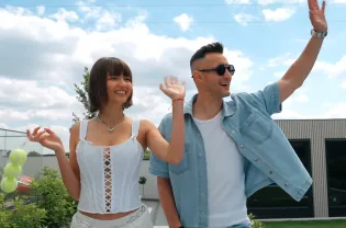 Playboys i Wiktoria Niekało zrobili duet! 700 tysięcy odsłon w kilka dni. „Ta Jedyna" pędzi na szczyt YouTube!