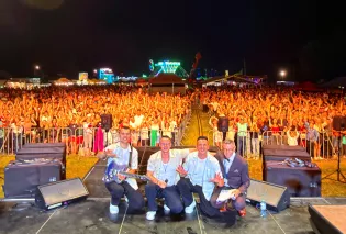 Playboys zagrali na Wakacjonaliach w Jeżowem. Kilka tysięcy osób pod sceną i mocne słowa organizatorów