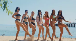 Ponad 300 tysięcy wyświetleń „Mam fazę na plażę". Mistrz Pierwszego Planu ma najgorętszą premierę tego lata?