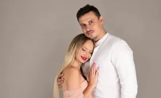 Romantyczna sesja Dzastablondi z partnerem. Wokalistka disco dance pokazała prywatne kadry