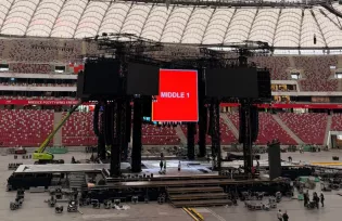 Roztańczony PGE Narodowy 2026: rośnie gigantyczna scena 360 stopni. Są pierwsze zdjęcia