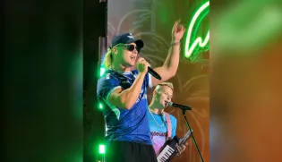 Skolim zaśpiewał „Daj mi jedno słowo" na Pożegnaniu Lata w Iłowie.