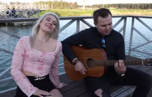 Świeży skład disco polo uderza z premierą! Axton i „Zakochałem się w niej" podbijają sieć