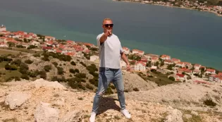 Teledysk „Malinowe usta" Szymona Jankowskiego z Chorwacji podbija YouTube. Kandydat na hit lata 2026