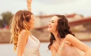 Top Girls z nowością „Nikt nie kręci tak jak ty". Marcelina Tomaszewska debiutuje w nowym teledysku