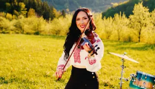 Tyle nowości naraz u Iwony Cichoń. Debiutancki album i góralski singiel „Góralskie życie"