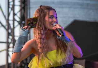 Urodziła kilka tygodni temu i już stoi na scenie. Paulina Banaszek nie czekała ani chwili dłużej.
