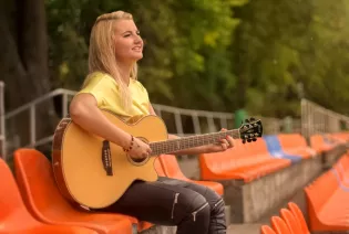 „Weselny klimat" Ady Krawczyk z 2007 roku to jeden z najbardziej rozpoznawalnych utworów weselnych w Polsce