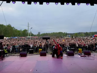 WonerS rozkręcił Biłgoraj. Tysiące fanów przed sceną młodej gwiazdy disco