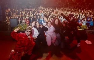 WonerS zagrał na dożynkach w Bystrym. Tłumy przed sceną