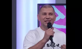 Zapomniany numer Toples wraca po 23 latach. Marcin Siegieńczuk zagrał go w Polo TV