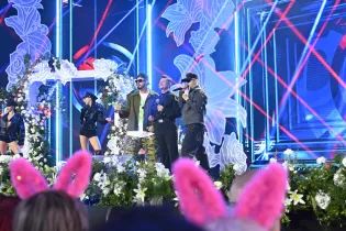 Zenek Martyniuk i Łobuzy zagrali „Mandacik" w Mrągowie. Amfiteatr śpiewał z nimi od pierwszej linijki