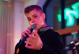 Zespół Prezydent nagrał „Piękna młoda” Tomo. Wersja live od finalistów programu Disco Star