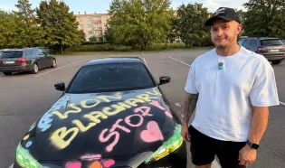 Zniszczone auto Dawida Narożnego?! Ktoś pomalował samochód warty kilkaset tysięcy złotych!