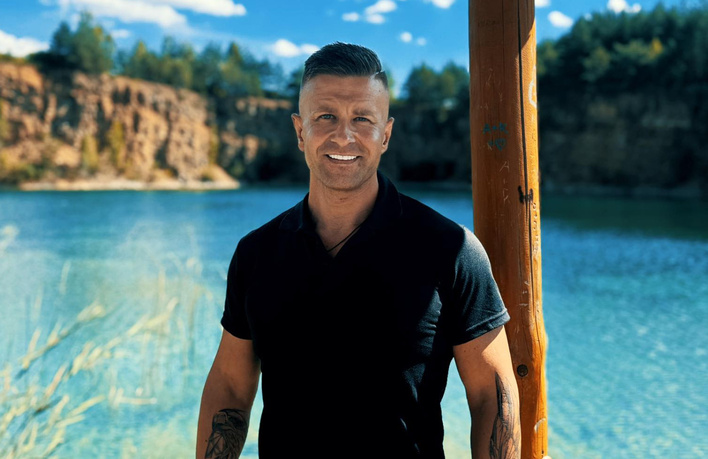 40 kilogramów mniej i nowa sylwetka! Gwiazdor disco polo Bartosz Jagielski nie przestaje zadziwiać