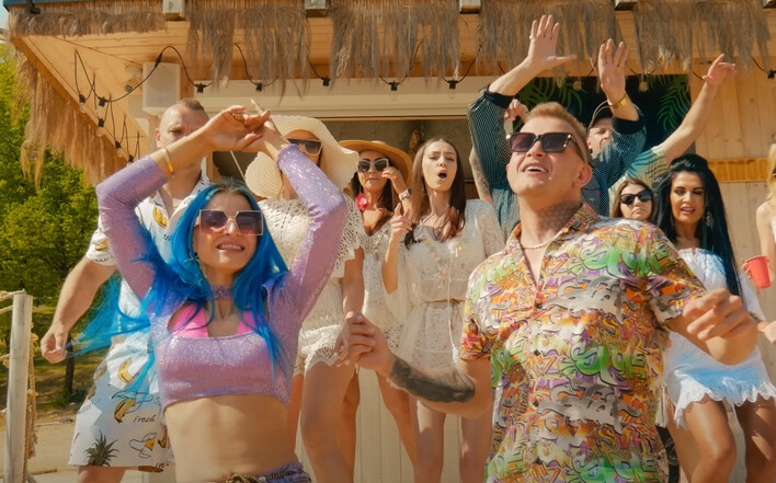 60 milionów na koncie Dawid Narożnego i Agbe! Zarobili krocie na hicie „Ona działa na mnie jak„