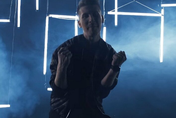 „Beta w benzie” podbija internet