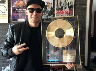 Gesek dziękuje! Nagroda w jego rękach!