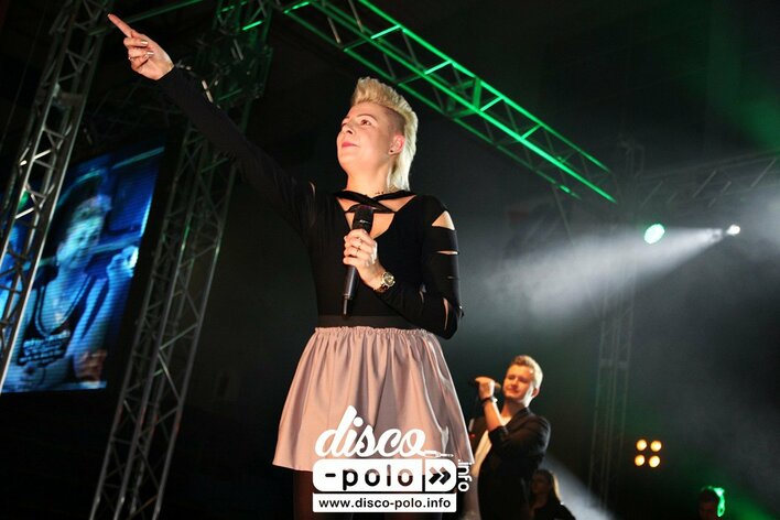 Piękni i Młodzi LIVE z premierową piosenką | VIDEO