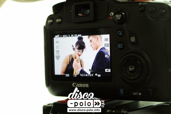 Pierwsze smaczki z planu teledysku „Perwersyjna pięknooka” | VIDEO