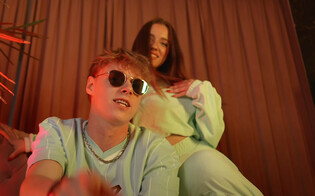 ”Adrenalina” od Androssa podbija scenę! Ten utwór zmienia zasady gry w disco polo