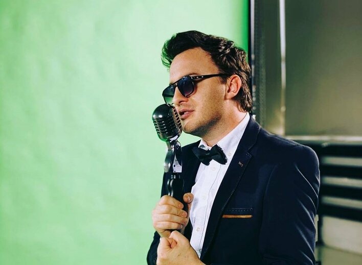 Gwiazdor disco polo zaśpiewał wielki przebój sprzed lat! Ten utwór kochają nasi rodzice i dziadkowie! 