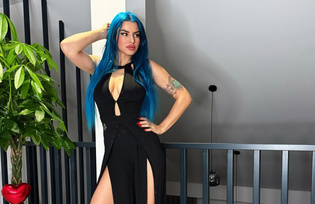 Agbe półnaga na śniegu - czy wokalistka disco przeszła samą siebie?