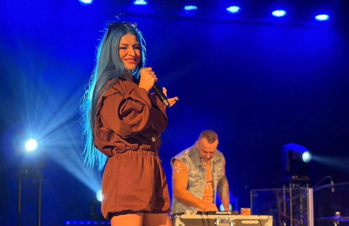 Agbe śpiewała na żywo na scenie WOŚP w Ziębicach. Wyjątkowe wykonanie artystki