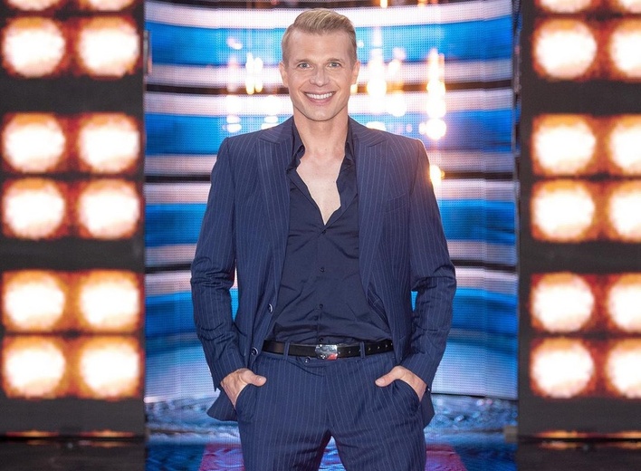 Znany aktor Tomasz Ciachorowski nowym gwiazdorem disco polo?! Jego brawurowe wykonanie znanego hitu zachwyciło całą Polskę!