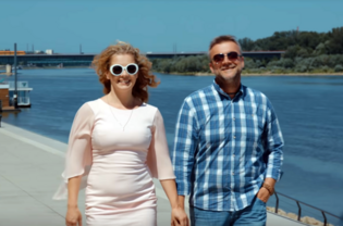 Aktorka z "Klanu" i aktor z W-11 wystąpili w teledysku disco polo! 