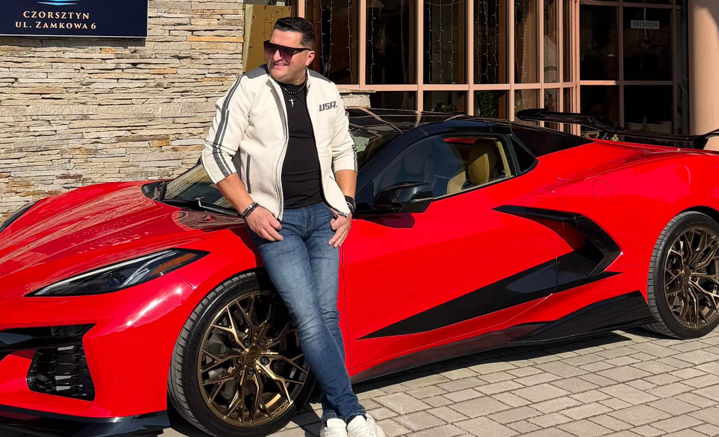 Ale maszyna u Kordiana. Corvette C8 w czerwieni przyciąga spojrzenia i komentarze