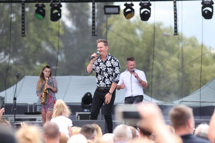 Ależ oni popłynęli! Serca publiczności skradzione przez znany zespół!